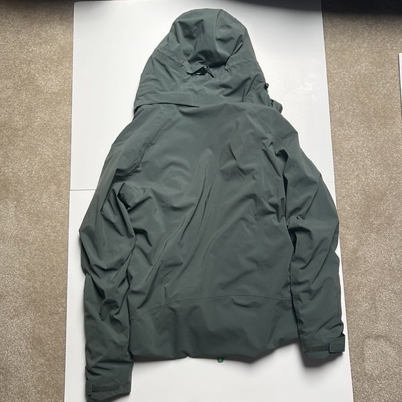 Green Helly Hansen Jacket - Picture 3 of 3